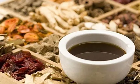Nguy kịch do mua thuốc Nam trên mạng uống kéo dài