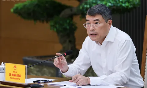 Thủ tướng: Kiểm soát chặt chẽ giá thành từ gốc với thuốc, thiết bị y tế; cương quyết loại bỏ mọi chi phí trung gian
