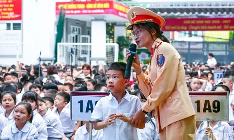 Trang bị kiến thức an toàn giao thông, kỹ năng phòng, chống đuối nước cho học sinh
