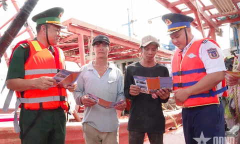 Phối hợp tuyên truyền chống IUU cho ngư dân