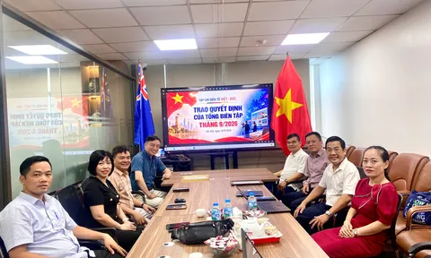 Tạp chí Điện tử Việt - Đức họp giao ban công tác tháng 9/2026 - Trao quyết định bổ nhiệm cán bộ