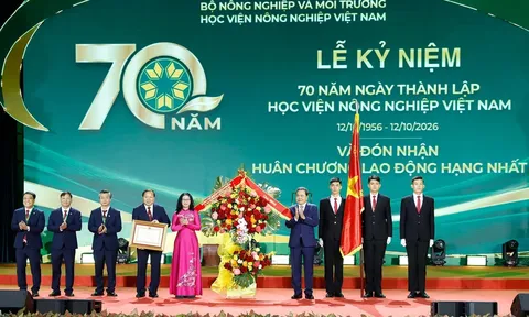 Học viện Nông nghiệp Việt Nam đón nhận Huân chương Lao động hạng Nhất