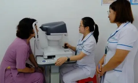 Hàng trăm lượt người bệnh về mắt được khám, chẩn đoán miễn phí