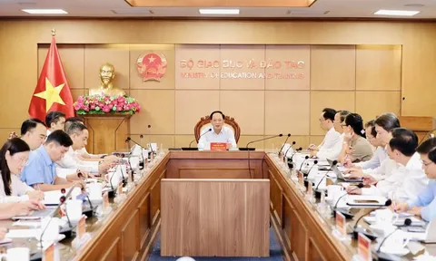 Giám sát thực hiện Nghị quyết 71: Làm rõ vấn đề sách giáo khoa, trường lớp, giáo viên