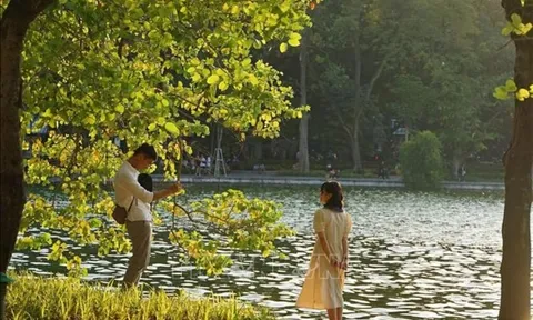 Thời tiết hôm nay (17-10): Bắc Bộ ngày nắng, Nam Bộ đề phòng mưa rào và dông