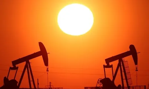 Giá xăng dầu hôm nay (28-10): Giá dầu giảm gần 2 USD khi đàm phán tại Trung Đông xoa dịu lo ngại nguồn cung