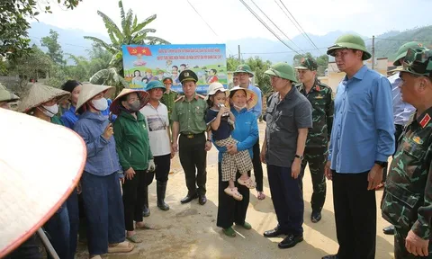 Phó Thủ tướng Trần Hồng Hà kiểm tra công tác khắc phục hậu quả bão số 10, chuẩn bị ứng phó với bão số 11 tại tỉnh Lào Cai