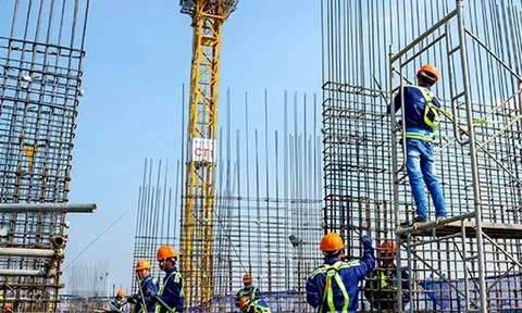 Người lao động bị "treo" quyền lợi, gánh nặng cho an sinh xã hội
