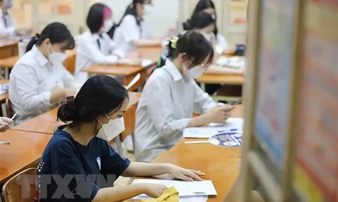 Bộ GD-ĐT khẳng định không bắt buộc kiểm tra trắc nghiệm môn Ngữ văn