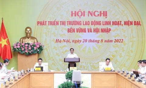 Thủ tướng chủ trì hội nghị toàn quốc về phát triển thị trường lao động
