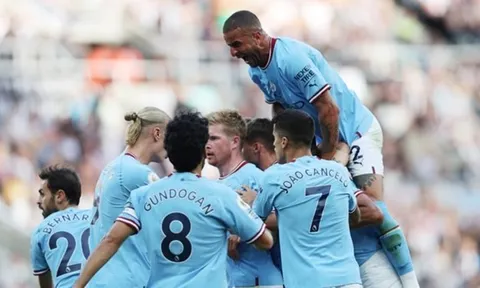 Premier League: Manchester City mất ngôi đầu, Chelsea thua đậm