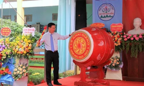 Đồng chí Võ Văn Thưởng dự Lễ khai giảng năm học mới tại Hòa Bình
