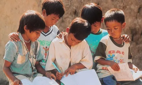 Chắp cánh ước mơ đến trường cho trẻ em khó khăn vùng biên giới