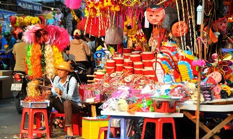 Phố Hàng Mã nhộn nhịp sắc màu Trung thu