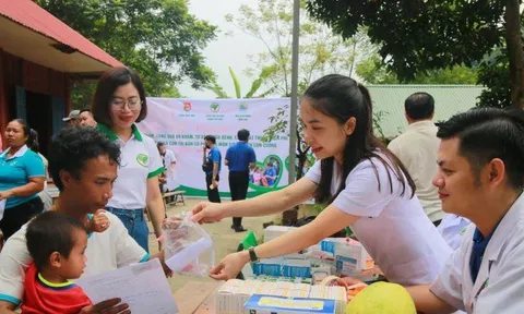 Nghệ An: Khám bệnh, cấp thuốc miễn phí cho 500 người dân tộc thiểu số vùng sâu huyện Con Cuông