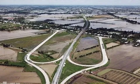 Xây dựng đường cao tốc ở Đồng bằng sông Cửu Long: Đầu tư đồng bộ