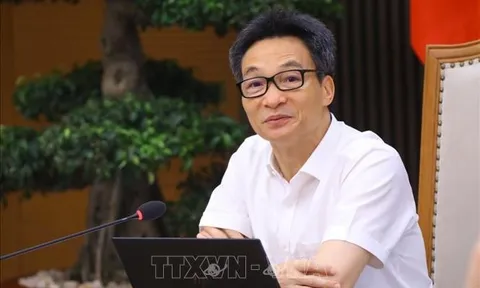 Phó Thủ tướng: Bảo đảm có đủ thuốc tốt, giá hợp lý nhất cho người dân