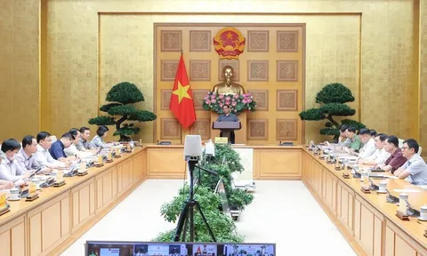 Thủ tướng chủ trì cuộc họp đánh giá tình hình, khắc phục thiệt hại do bão số 4 gây ra