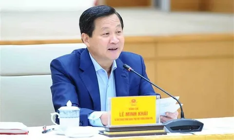 Phó Thủ tướng: Triển khai các giải pháp để bảo đảm nguồn cung xăng dầu