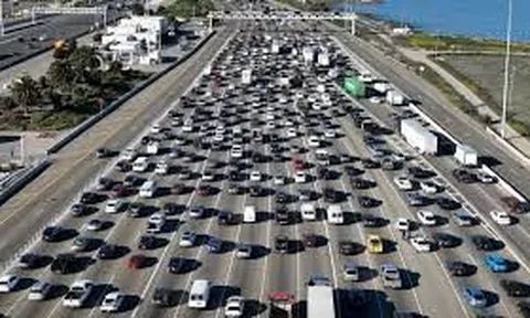 Mỹ: California hướng tới cấm bán ôtô chạy bằng nhiên liệu hóa thạch