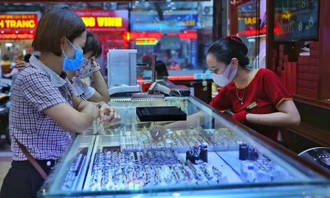 Giá vàng SJC không biến động, tỷ giá trung tâm tăng nhẹ phiên đầu tuần