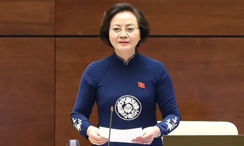 Bộ trưởng Bộ Nội vụ Phạm Thị Thanh Trà trả lời chất vấn