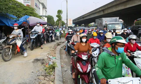 Hà Nội khẩn trương ứng phó tình trạng ùn tắc trên đường Nguyễn Xiển