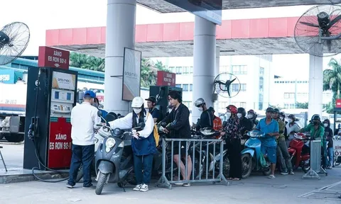 Tăng hơn 1.000 đồng, xăng RON95-III có giá mới là 23.867 đồng