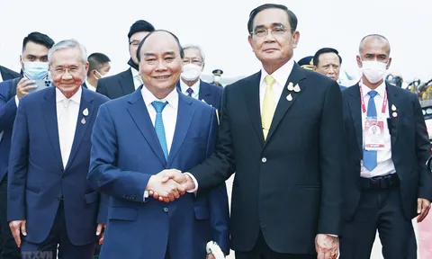 Chủ tịch nước đến Bangkok, bắt đầu thăm chính thức Vương quốc Thái Lan