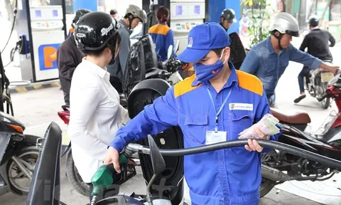 Giảm lần thứ 2 liên tiếp, xăng RON95-III xuống ngưỡng 22.700 đồng