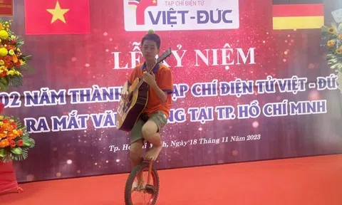 Kỳ tích chào mừng ngày Nhà giáo Việt Nam 20/11: Khắc Hưng - tự kỷ nặng được công nhận Kỷ lục gia thế giới Guinness