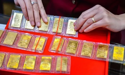 Giá vàng 13/7: Vượt mốc 3.300 USD/ounce, vàng SJC tăng vọt lên 121,5 triệu đồng/lượng