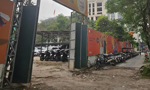 Bài 1: “Đất kim cương” 31-35 Lý Thường Kiệt 10 năm quây tôn đến bãi xe nhếch nhác giữa trung tâm Thủ đô và câu hỏi về kỷ cương đô thị?