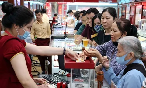Giá vàng SJC giữ ổn định song chênh lệch với thế giới vẫn ở mức cao