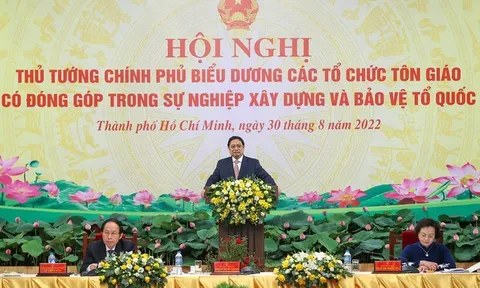 Thủ tướng chủ trì Hội nghị biểu dương các tổ chức tôn giáo có đóng góp trong sự nghiệp xây dựng và bảo vệ Tổ quốc