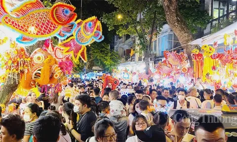 Phố Hàng Mã rộn ràng không khí Tết Trung thu