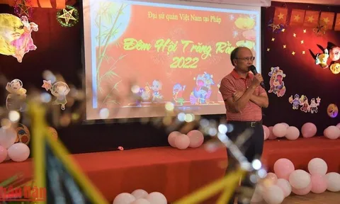 “Đêm hội trăng rằm” của thiếu nhi Việt Nam trên đất Pháp