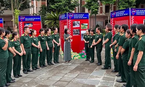 Triển lãm ảnh “Sắt son tình nghĩa Việt-Lào” tại Sơn La