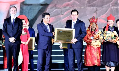 Hà Giang đón nhận Bằng ghi danh Di sản thực hành Then