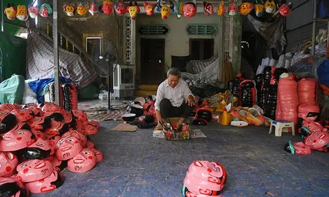 Mặt nạ giấy bồi lưu giữ văn hóa Việt