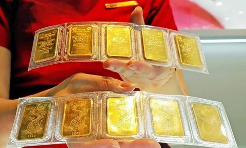 Giá vàng hôm nay (15-10): Giá vàng thế giới “rơi tự do”, trong nước tăng nhẹ