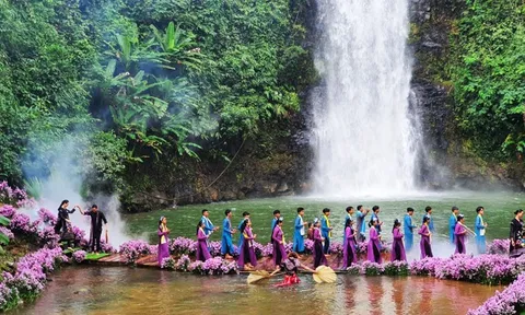 Đặc sắc Áo dài và thời trang thổ cẩm Tây Nguyên