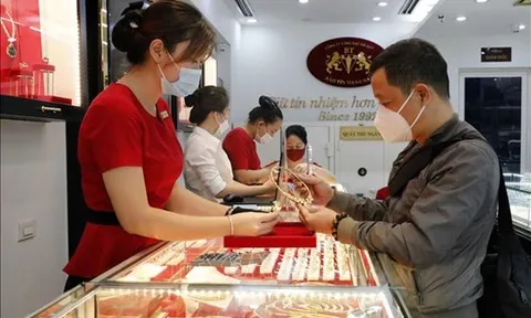 Giá vàng trong nước tăng giảm trái chiều, thế giới giảm 7 USD