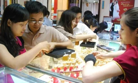 Giá vàng SJC đảo chiều bật tăng tới 300.000 đồng mỗi lượng