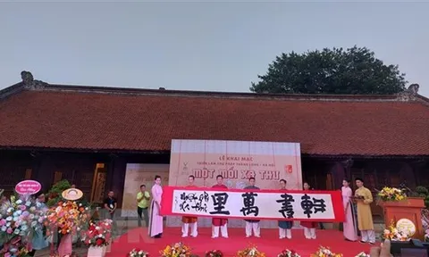 Hà Nội: Thưởng lãm thư pháp “Một mối xa thư” tại Văn Miếu-Quốc Tử Giám