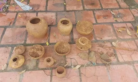 Thanh Hóa phát hiện hàng chục hiện vật nghi là đồ cổ khi xây trường