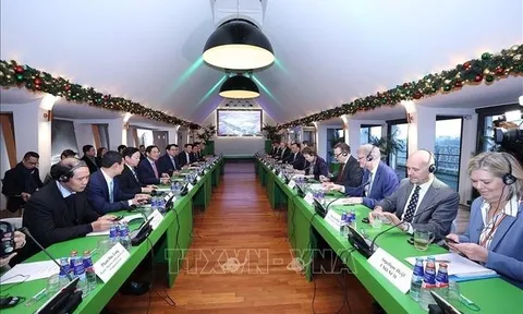 Thủ tướng Phạm Minh Chính đối thoại với các doanh nghiệp hàng đầu Hà Lan
