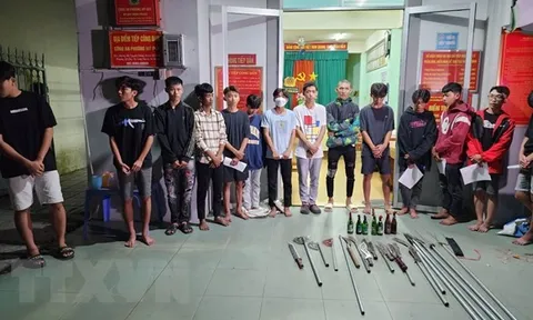 Ngăn chặn hàng chục thanh thiếu niên dùng hung khí nguy hiểm đánh nhau