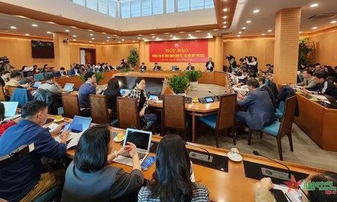 UBND TP Hà Nội chỉ đạo tạm dừng việc sử dụng vỉa hè làm điểm đỗ xe ô tô