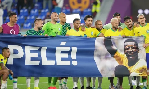 Thế giới bóng đá đang hướng về Pele